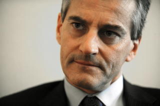 FORD�MMER: Utenriksminister Jonas Gahr St�re sier i en pressemelding at han ford�mmer angrepet. Foto: Marit Hommedal / SCANPIX