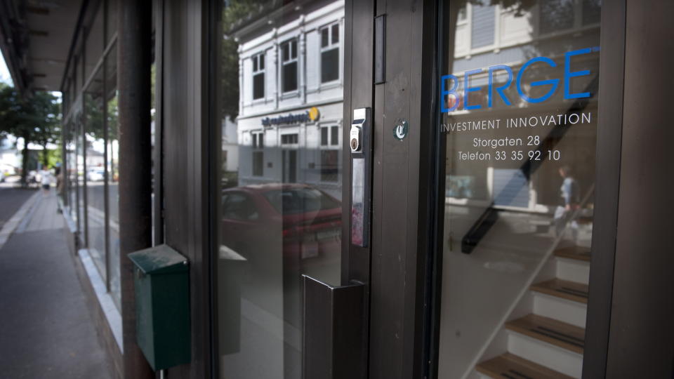 GRANSKES: Berge Partners Limited, som holder til p� denne adressen i T�nsberg, granskes av Kredittilsynet etter at sm�sparere og underleverand�rer mener de har underspilt risikoen ved spareprodukter fra det irske forsikringsselskapet Hansard. Foto: John Terje Pedersen