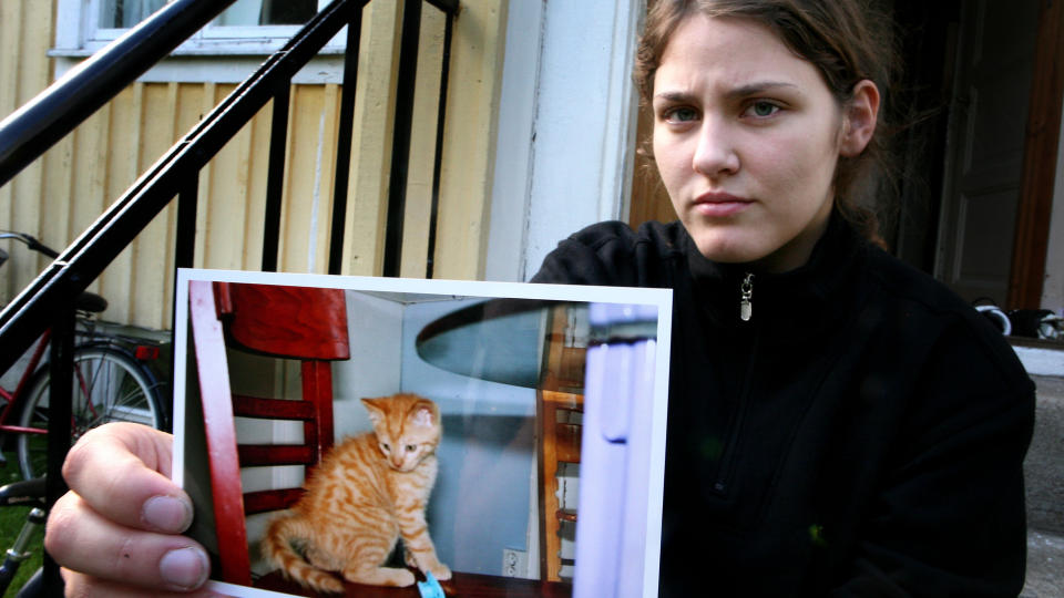 KATTEN BLE DREPT:  Amandine Aubert (22) fikk katten sin drept. En mann i 20-�rene innr�mmer � st� bak drapene. Foto: Sara Pettersson/GT