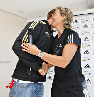 SPONSORTREFF: Andreas og Steffi b�rer kl�r fra samme leverand�r.