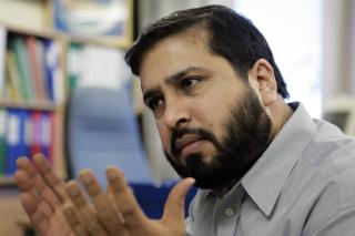 HELT FORFERDELIG: Ikhlaq Ahmed, talsperson for Islamic Cultural Centre. synes angrepet på de homofile på Grønland er helt forferdelig, og mener muslimer må tilpasse seg norske lover og regler. Foto: Joronn Sagen Engen HELT FORFERDELIG: Ikhlaq Ahmed, talsperson for Islamic Cultural Centre. synes angrepet på de homofile på Grønland er helt forferdelig, og mener muslimer må tilpasse seg norske lover og regler. Foto: Joronn Sagen Engen