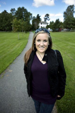 VIL BLI FRISK: Etter mange �r med hard trening f�ler Ane n� at hun er p� god vei til � bli frisk. Planen er � gjennomf�re videreg�ende skole i l�pet av seks �r. M�let er � bli lege. &mdash;En dag skal jeg bli frisk, s� mamma og pappa kan slippe � passe p� meg, sier hun. Foto: Henning Lilleg�rd