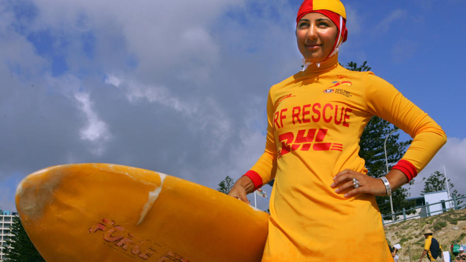  AUSTRALSK MODELL:  Denne australske modellen av burkinien ble lansert av modellen Mecca Laa Laa p� Crunilla Beach i Sydney. Muslimsk bademote for kvinner sl�r ikke an i Frankrike og Italia to og et halvt �r seinere. Foto: AFP/SCANPIX.