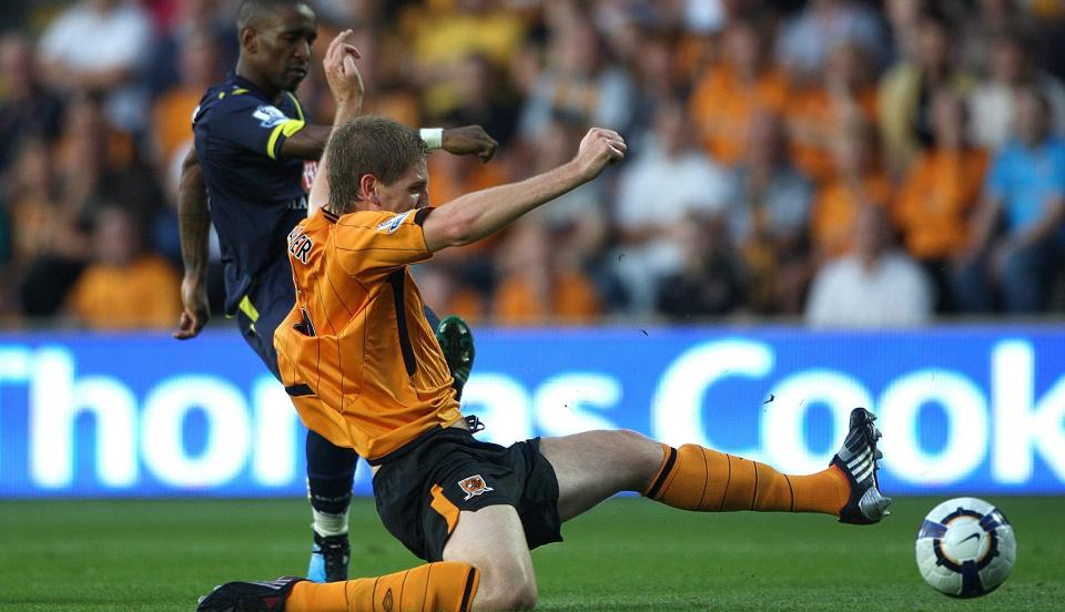 P� TABELLTOPPEN: Tre scoringer av Jermain Defoe - her den f�rste - var hovedingrediensen i forestillingen Tottenham serverte borte mot Hull i kveld. Foto: Nick Potts/PA/AP/Scanpix