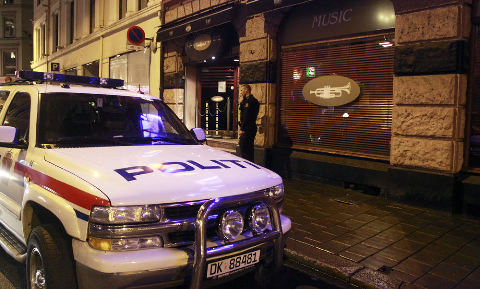 ETTERFORSKER: Politiet prioriterer saken og drev i natt teknisk og taktisk etterforskning p� Trompet Musikkbar i Oslo sentrum. Foto: ESPEN HOVDE