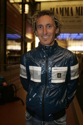 FLERE SYKKELSTJERNER: Ogs� Franco Pellizotti var p� fest i Oslo i g�r kveld. Foto: STELLA PICTURES