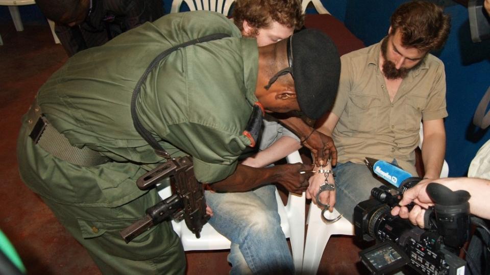 I RETTEN:  Joshua French (27) og Tostolv Moland (28)  i retten i Kisangani i dag. Foto: Torgeir Krokfjord