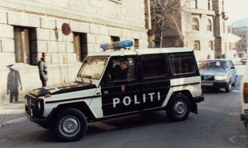 P� VEI TIL RETTSSAK: Treholt kj�res til lagmannsretten i 1985.
Foto: PST / SCANPIX / HANDOUT