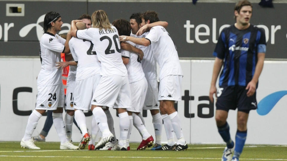 TAKLINGSSKREKK: Stab�k og Morten M. Skj�nsberg ble rundspilt og tapte 3-0 for Valencia i UEFA Europa League-kvalifiseringskampen for en uke siden. Landslagssjef Egil Drillo Olsen mener forklaringen ligger et helt annet sted enn i forskjellen p� individuelle ferdigheter.
Foto: Bj�rn Sigurds�n / SCANPIX