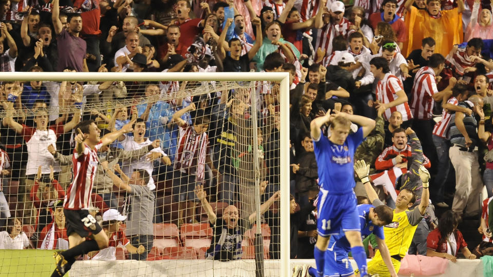 FORTVILER: Troms�-spillerne (i bl�tt) fortviler etter at Athletic Bilbao scoret vinnerm�let. Selv om ledelsen ble snudd til tap i sluttminuttene, er TIL optimistiske foran hjemmem�tet i Europa League-kvalifiseringen.Foto: Alvaro Barrientos, AP/Scanpix