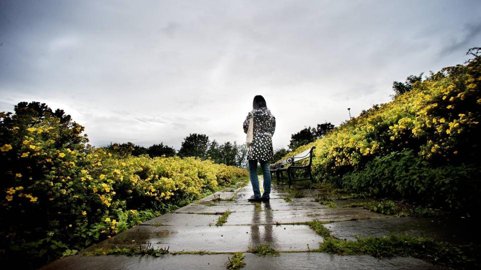 ORDNINGEN M� GJENNOMG�S: Maria kom til Norge for � tjene penger til sykepleierutdannelsen p� Filippinene. Oppholdet som au pair ble ikke helt som ventet: Maria jobbet over 380 timer p� seks uker, og fikk 4100 kroner i betaling. 23-�ringens advokat reagerer, og mener au pair-ordningen m� gjennomg�s.