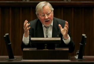 MEST ANTIRUSSISK AV ALLE: Litauens tidligere president Vytautas Landsbergis vil forby symboler fra Sovjet-tida og sammenligner dem med nazisymboler. Foto: EPA/BARTLOMIEJ ZBOROWSKI