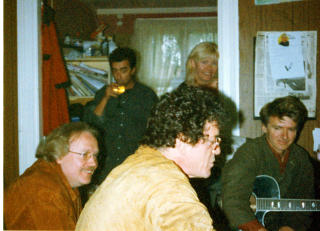 WALK ON THE WILD SIDE: &mdash; Lou Reed er hyggelig, han, sier
Askeland. Her er han p� kj�kkenet hennes i 1997.