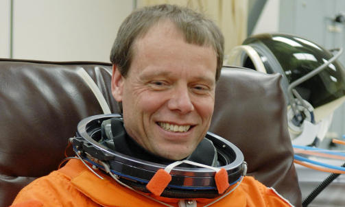 SVENSKE TIL ROMMET: Christer Fuglesang, astronaut i Den europeiske romfartsorganisasjonen ESA, skal ut p� sin andre tur til verdensrommet. Fuglesang skal etter planen ut p� to romvandringer for � bytte en tom tank p� ISS. Foto: AP Photo/NASA/Scanpix
