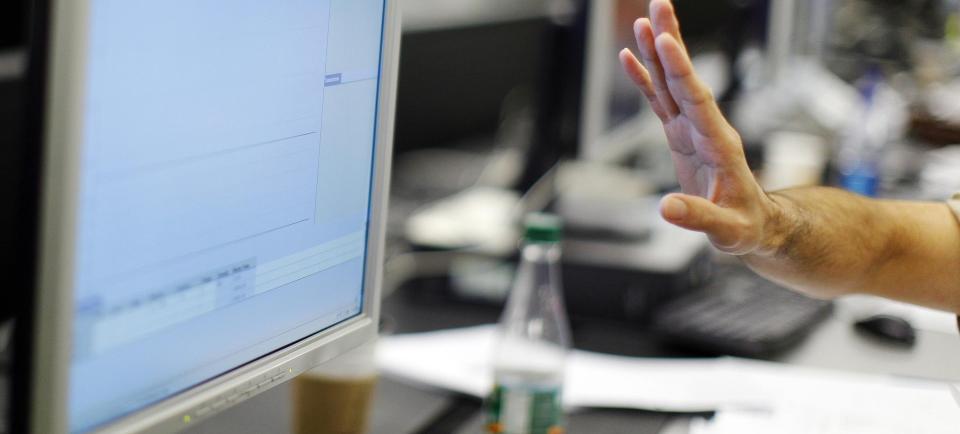 SAMLER INN INFORMASJON OM SKADELIGE NETTSIDER: Sikkerhetsselskapet Symantec har p� bakgrunn av varselmeldinger fra mer enn 20 millioner brukere laget en oversikt over de mest skadelige nettstedene.  Foto: REUTERS/SCANPIX