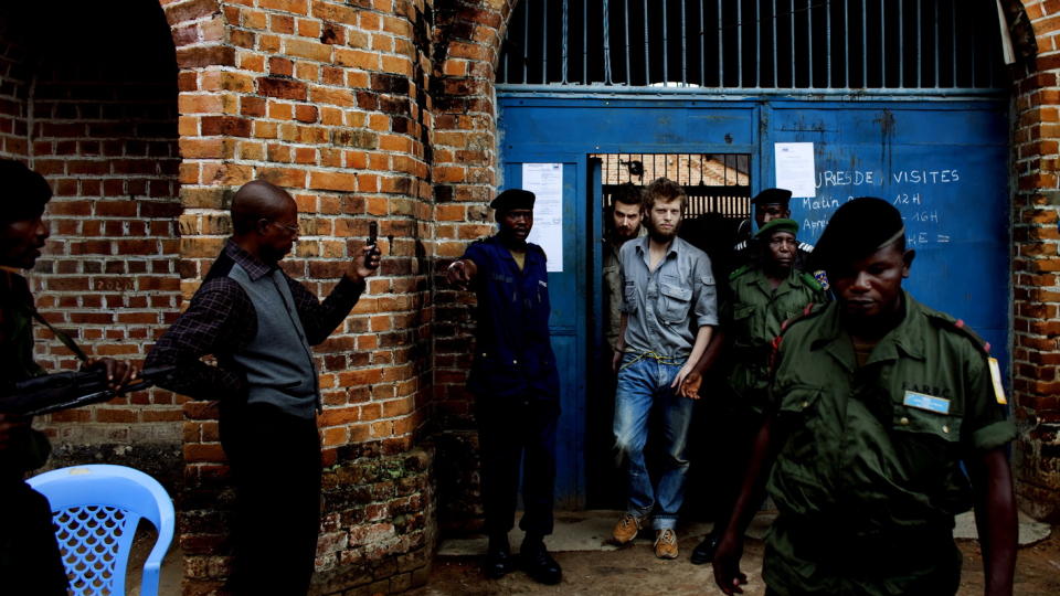 VILLE BLI P� CELLA: Joshua French (foran) og Tjostolv Moland forlater fengselet tidligere denne uka. I dag nektet de to � forlate fengselet, etter at de har blitt nektet kontakt med sin advokat. Foto: Espen R�st
