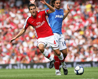 SKADET: Cesc Fabregas m�tte ut i pausen med skade. Sp�rsm�let er hvor lenge Arsenal m� unnv�re den viktige kapteinen. Foto: Chris Ratcliffe / AFP.