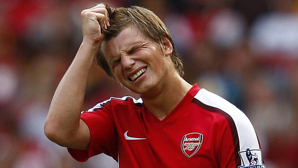 UTE AV SPILL: Andrei Arsjavin burde aldri spilt 90 minutter for Russland, mener Arsenal-manager Arsene Wenger. N� er russeren uaktuell for klubbens tre neste kamper. Foto:  REUTERS/Eddie Keogh