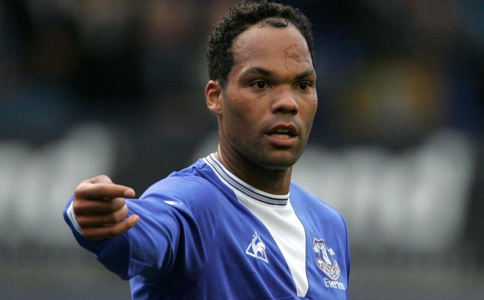 DRAKTBYTTE?: 1-6 tapet mot Arsenal kan ha v�rt Joleon Lescotts siste opptreden i Everton-drakt. Det meste tyder p� at den engelske landslagsforsvareren blir � finne i Manchester City i l�pet av kort tid.Foto: SCANPIX/AP Photo/Tim Hales
