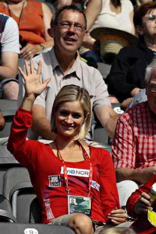 KJ�RESTEST�TTE: Christina Vukicevic fulgte med fra tribuneplass. Foto: ARNT E. FOLVIK