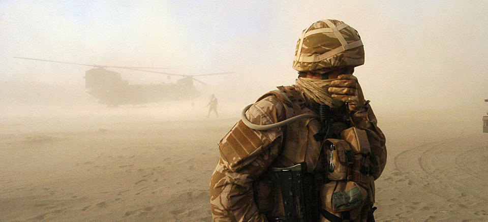 STERK MOTSTAND: En fersk meningsm�ling viser at stadig flere briter ford�mmer landets krigshandlinger i Afghanistan og �nsker � bringe de britiske soldatene hjem.   Arkivfoto: AFP PHOTO/SCANPIX