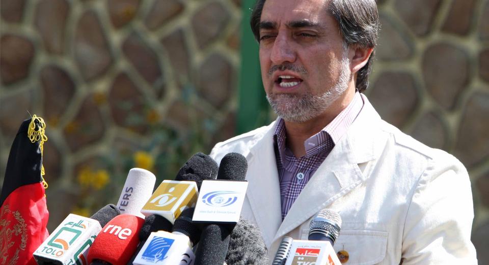 KLAGER INN RESULTATET: Den afghanske presidentkandidaten Abdullah Abdullah mener valget i landet var skjemmet av fusk. Foto: EPA/SCANPIX