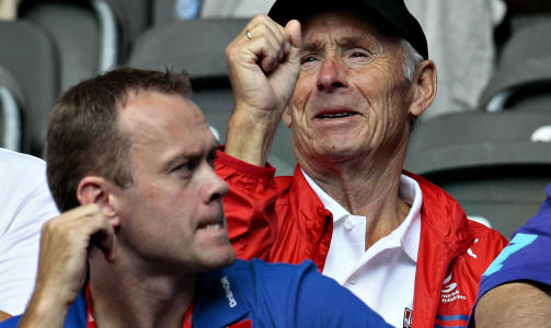 LEGENDEN HEIET: Sportssjef Ronny Nilsen og spydlegende Egil Danielsen. Foto: ARNT E. FOLVIK