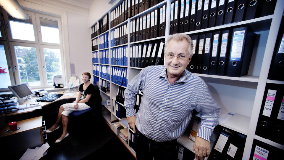 TIKKENDE BOMBE?: &mdash; Uten helsek�ene og folks mistro til helsevesenet hadde vi nok ikke hatt det samme markedet, innr�mmer medisinsk direkt�r i Vertikal helseassistanse, Vidar Arnulf, til Dagbladet. Professor Steinar Westin mener forsikringsselskapene er en tikkende bombe under det norske helsevesen. Foto: JOHN T. PEDERSEN.