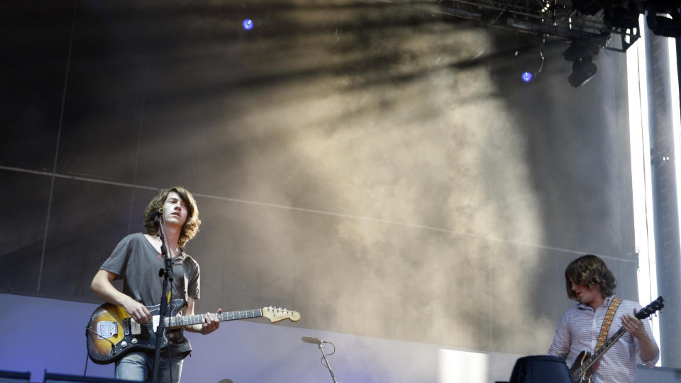 OPPVEKST: B�de musikken og h�ret til Arctic Monkeys har blitt st�rre og bredere siden sist. Foto: SCANPIX/AP/Jason DeCrow