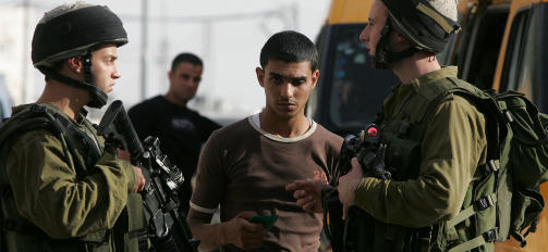 BESKYLDES FOR ORGANTYVERI: En artikkel i Aftonbladet hevder at israelske soldater stjeler organer fra drepte palestinere. Foto: Hazem Bader/AFP