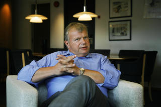 F�R IKKE SAMME HJELP: Bjarne H�kon Hanssen (Ap) innr�mmte overfor Dagbladet at eldre ikke f�r den samme omsorgen som resten av befolkningen. Foto: STEINAR BUHOLM