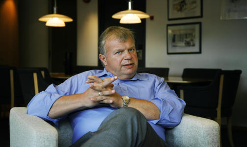 FLERE F�R BEHANDLING: &mdash; Med �rets �kning p� 1 452 millioner kroner har sykehus�konomien hatt en reell vekst p� 8,3 milliarder kroner siden den r�dgr�nne regjeringen overtok. Dette har bidratt til at langt flere pasienter f�r behandling, sier Bjarne H�kon Hanssen. Foto: STEINAR BUHOLM