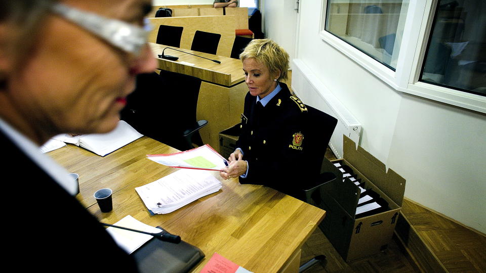 ERKJENNER IKKE VOLDTEKT: Advokat Gunhild L�rum forsvarer den tiltalte mannen. Hun forteller at han erkjenner befatning med rundt 20 saker, men at han stiller seg uforst�ende til omfanget av saken. Politiadvokat Jorid Kile Berg i Follo politidistrikt innstilte om en enda st�rre tiltale, men statsadvokaten fant ikke bevisene gode nok for alle sakene. Foto: Bj�rn Langsem