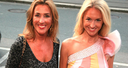 MOR OG DATTER: Jasmine Haraldsen kom ikledd en topp fra Lindex, skj�rt fra Miss Sixty og sko og veske fra Sand. Pia kom i en kjole med veske fra Vips og sko fra Gucci. Foto: HALVOR PEDERSEN/STELLA PICTURES