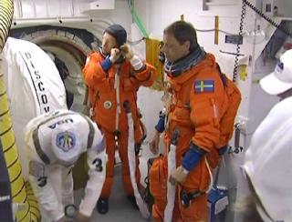 KLARE: Christer Fuglesang og Patrick Forrester skal til � entre Discovery, Foto: NASA TV/Scanpix
