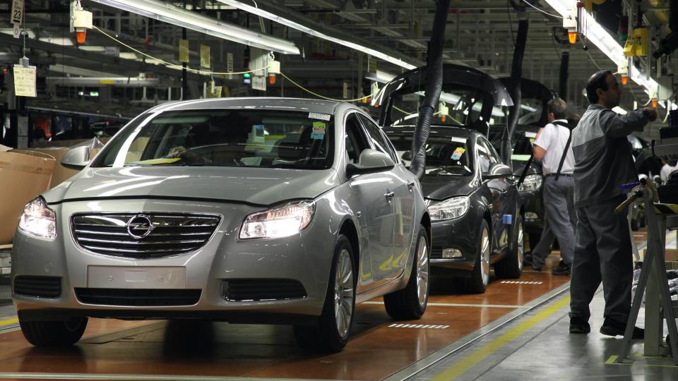  MADE IN GERMANY:  Opel Insignia 2009-modell - her ut fra rulleb�ndet p� Opel-fabrikken i Ruesselsheim i sentrale Tyskland. Foto: AP/SCANPIX.