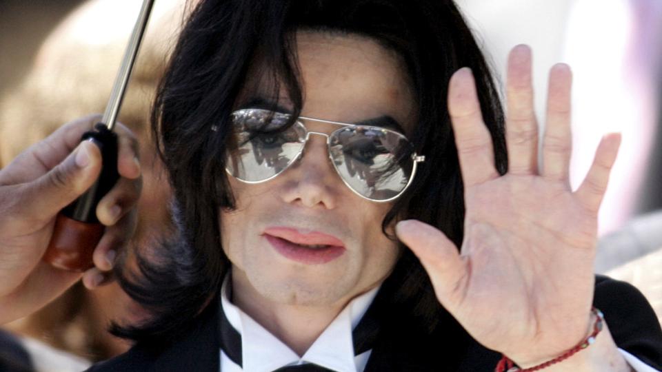 VAR HAN HEKTA? Michael Jackson skal ha f�tt det kraftige bed�velsesmiddelet propofol av andre leger f�r han ble behandlet av Conrad Murray. To dager f�r d�dsfallet kuttet Murray propofol fra menyen, men den samme natta hadde Jackson s� store s�vnproblemer at han likevel fikk stoffet. Foto: SCANPIX/REUTERS/Gene Blevins