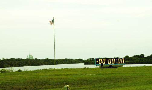 00:00:00: Denne nedtellingsklokken p� Kennedy Space Center i Florida har blitt nullstilt i overkant mange ganger de siste dagene. Foto: GEIR BARSTEIN