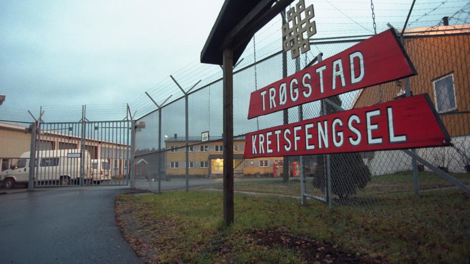 FIKK BETALT: Oslo Tingrett legger til grunn at de to politif�rstebetjentene har f�tt penger for � hente ut en d�mt n�ringslivsleder fra Tr�gstad fengsel, mens han sonet en dom for konemishandling. Foto: ARNLJOT BRINGEDAL