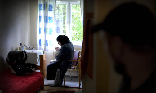 FORLATES IGJEN: Ekteparet mener norsk asylpolitikk bommer n�r den bidrar til � skille en liten familie. Foto: BJ�RN LANGSEM/DAGBLADET