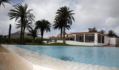 VAKKERT: Behandlingen foreg�r p� porto Santo Santo Geomedicine Center, vegg i vegg med Hotel Porto Santo.