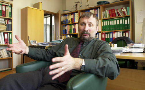 FORUNDRET: Arne Willy Dahl, generaladvokat i Forsvaret og ekspert på internasjonal rett, steiler over Kongos krav mot Norge. - Jeg har aldri hørt om noe liknende, sier han til Dagbladet. Foto: LARS EIVIND BONES/DAGBLADET FORUNDRET: Arne Willy Dahl, generaladvokat i Forsvaret og ekspert på internasjonal rett, steiler over Kongos krav mot Norge. - Jeg har aldri hørt om noe liknende, sier han til Dagbladet. Foto: LARS EIVIND BONES/DAGBLADET