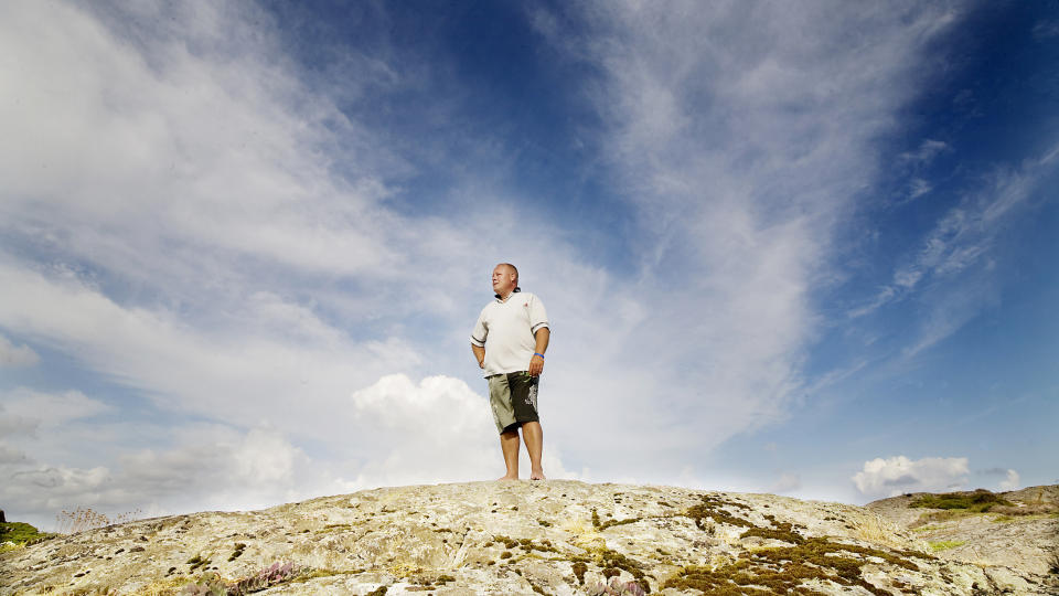 HAR TAKLET TRAUMENE: - Jeg st�r fram fordi jeg vil vise at det med riktig behandling og bearbeiding er mulig � takle livet, sier Jarle Holseter (40), som ble misbrukt av en eldre sambygdning over en periode p� to �r.