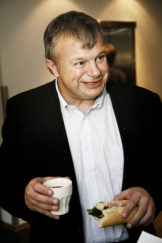 SLIPPER UNNA: I motsetning til for Erna Solberg er det ikke farlig for Bjarne H�kon Hanssen at han er �litt lubben�, mener Kjell Terje Ringdal.Foto: Jacques Hvistendahl
