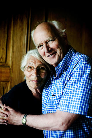 LANGT SAMLIV: Karin (77) og Thorvald (78) Stoltenberg har v�rt gift i 52 �r. Men sier de aldri har pleiet kj�rligheten med gaver og bursdagsfeiringer.