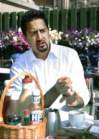 VIL HA YTRINGSFRIHET UANSETT: Venstres Abid Q. Raja st�tter overhodet ikke NorgesPatriotenes program eller framferd, men vil g� sv�rt langt for � forsvare partiets rett til � ytre seg i det offentlige rom. Foto: STEINAR BUHOLM/DAGBLADET