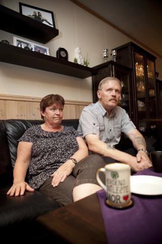FORTVILTE P�R�RENDE: Aslaug Hjert� Ivangen, mor til Aud Jorun, og stefar Bj�rn Ivangen er sint, frustrert og fortvilt over at det har tatt s� lang tid f�r saken kom opp i retten. Foto: Ole Morten Melg�rd / Dagbladet