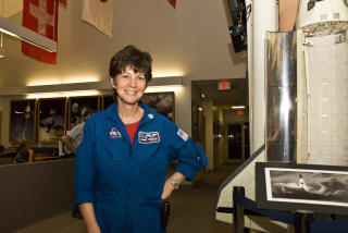 P� PLASS: Astronautveteran Cady Coleman var backupen til Nicole Stott som skal bytte plass med Tim Kopra om bord ISS. Coleman har to romferder bak seg. Foto: GEIR BARSTEIN