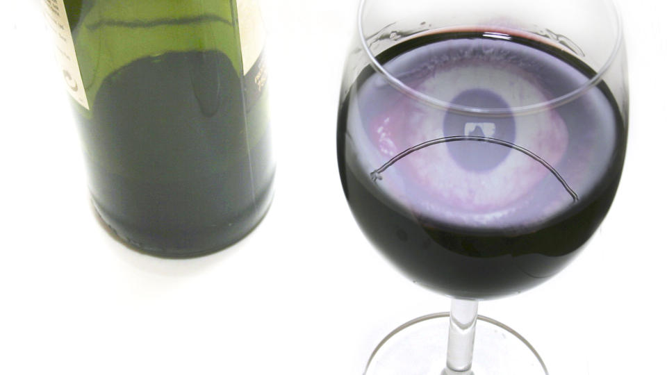 BERUSENDE L�FTE:  Frp �nsker at du skal f� handle vin i din lokale butikk, men det er opp til kommunene om de �pner for salg.
FOTO: SCANPIX