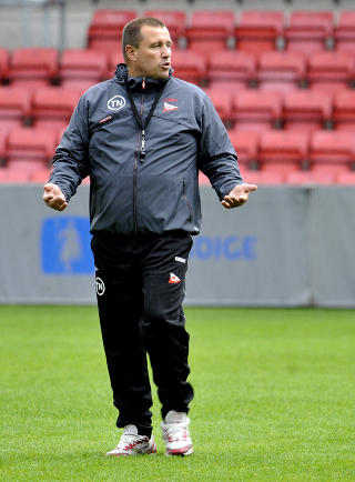 TILBAKE I TIPPELIGAEN: Tom Nordlie ledet i g�r sin f�rste Fredrikstad-trening og s�ndag er han p� plass p� tippeligabenken igjen - n�r FFK gjester Troms�.